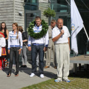 Hiidlased võtsid oma kangelase vastu pealinnas Kärdlas