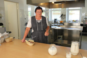 Aimi Aromatova oma kuningriigis – Lauka koolisöökla köögis.