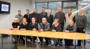 Viimane Kärdla linnavolikogu viimasel istungil, esireas vasakult kolmas linnapea Georg Linkov, kes pürgib Hiiu vallavanemaks.