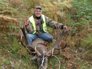 Pühalepa jahtkonna jahimees Taavi Singi