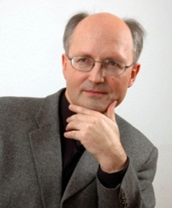 Lembit Orgse on hinnatud pianist ja pedagoog, kelle klaverimängu on võimalik Hiiumaal kuulata juba täna.