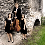 Klaveritrio Dorpat moodustuvad muusikud Anna Samsonova, Enno Lepnurm ja Irina Oja.