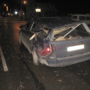 Langevalt puult hoobi saanud autos oli kaks reisijat, kes õnneks kannatada ei saanud.