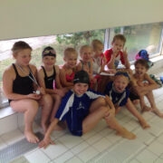 Käina ujumisklubi Hiiu Hüljes noored ujujad.