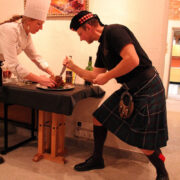 Heli Hahndorf ja Kalle Talvi Burnsi mäletusõhtusöögil mullu jaanuaris Tartus Maitseelamuse kojas.