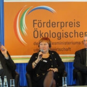 Reet Kokovkin konverentsi paneelis küsimustele vastamas.