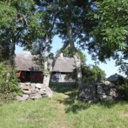 Laiu hoonetekompleks, kus asub ka Saarnaki välibaas.