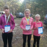 Neidude esikolmik (vasakult) Marta Eller, Siiri Talts ja Maria Eller.