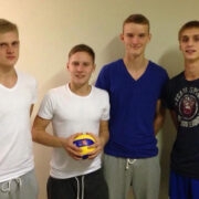 Spordigümnaasiumi õpilasedl (vasakult) Stefan Kaibald, Robin Valting, Magnus Kallas ja Markus Uuskari.