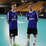 Tarvo Kivisilla (vasakul) ja Ken Pähn Helsingborgi mängusaalis, kus peeti U19 vanuseklassi MM mängud.