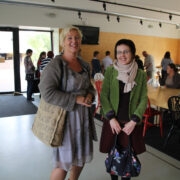 Turismiettevõtjad Ly Kaups ja Signe Leidt osalesid Saaremaa ülikoolide keskuse korraldatud kestliku turismi suveülikoolis, kuna peavad rohemajandust Hiiumaa jaoks ainuvõimalikuks arenguteeks.