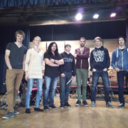 Trummitöötubade edasijõudnute grupp: (vasakult) Taavo Taelma, Merlin Laid, juhendajad Marko Atso ja Simo Atso, Paul Kristjan Tamme, Kristjan Lipp ja Alain Pals.