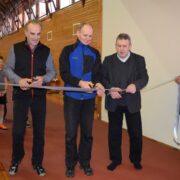 Hannes Maasel (vasakul), Toivo Pruul ja Tiit Paulus avavad tartaankattega jooksuraja.