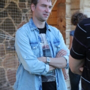 Valdur Mikita esinemas mulluse Hiiu Folgi keskkonnaõhtul Palade kivimitemajas.