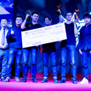 Võidukas Eesti tiim Shanghais, paremalt neljas hiidlane Peeter Nieler.