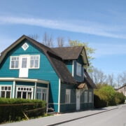 Elukaaslased Jan Ignahhin ja Taisi Telvik on uueks ehitanud Rookopli tänav 2 asuva vana maja ja kavatsevad siin avada Poska kohviku.