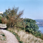 Paistab Devini linnus.