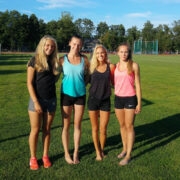 Rekordipüstitajad Kelly Nurk, Annabel Pielberg, Kreet Kangur ja Anet Post eduka võistluse järel Kärdla staadionil.