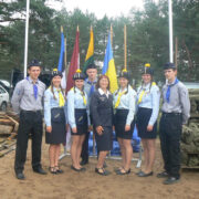 Hiiumaa kodutütred ja noorkotkad koos juhendaja Julia Gurjevaga.