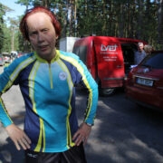 Otse metsast auhindu jagama tulnud Eda Tärk kiitis vägevat rada, orienteerujad kiitsid Eda Tärki, kes Hiiumaa karikavõistlusi korraldas juba 30(!) korda.