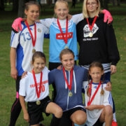 Turniiri kõige noorem võistkond, Emmaste: Riste Sofie Käär, Kadleen Leenurm, Sofia Saarnak, Helena Pruul, Kertu Liisa Põtter ja Margareeta Käär.