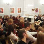 Liia Lüdig-Algvere maalid Tallinna vanalinna muusikamajas.