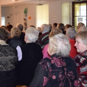 Emmaste pensionäridele esineb Liina Lepamaa.