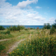 Hausma rand Kärdla linna piiril 2000. aastal. Sellist avarat merevaadet nüüd enam pole.