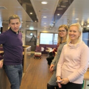 OÜ TS Laevad tegevjuht Kaido Padar, assistent Airi Raamat ja Tallinna sadama turundusjuht Sirle Arro olid väga rõõmsad, et nii palju hiidlasi avatud uste päeval Leigriga tutvuma tuli.