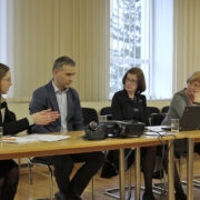 Pille Kauber, Kaido Padar, maavalitsuse osakonnajuhataja Aivi Telvik, OÜ Hiiu Autotrans omanik Anu Pielberg ja ettevõtte logistik Janne Lõppe.