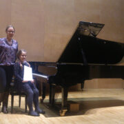 Mia-Marie Malk ja tema õpetaja Raili Kaibald.