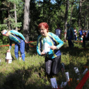 Hetk mullustelt Hiiumaa karikavõistlustelt orienteerumises, rajale läheb Hiiumaa orienteerumisklubi eestvedaja Eda Tärk.