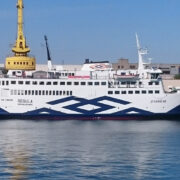 Pintslivärske parvlaev Regula Balti laevaremonditehase dokis.