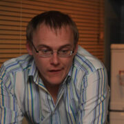 Hiiu Lehes ajakirjanikuteed alustanud Hannes Sarv on kaks korda nomineeritud Bonnieri preemiale.