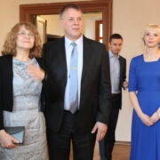 Hiiumaa viimane maavanem Riho Rahuoja, pildil koos abikaasa Tiinaga, ja Hiiu vallavanem Reili Rand on ametlikult teatanud, et on tulevase Hiiumaa valla vallvanema kandidaadid.