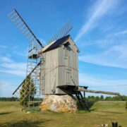 Harju-Rätsepa tuulik, millel juba uus katus peal.