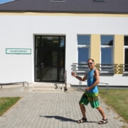 Guido Lange - jooksja Saksamaalt, haigla taastusravi ukse ees, mille teenusega ta väga rahule jäi.