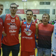 Martin Paasoja (keskel), koos isa ja sõpradega.