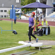 Ülle Paasoja kuulitõukel.