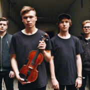 Ansambli Lekarerätten liikmed (vasakult) Oskar Lindström, Olof Kennemark, Albin Broberg ja Anton Johansson.