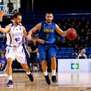 Paasoja takistamas viimase mängu kangelaseks kerkinud Berishat.