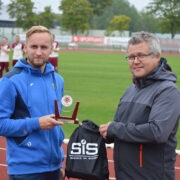 Kuressaare jalgpalli edendav hiidlane Martti Pukk valiti kuu parimaks treeneriks.