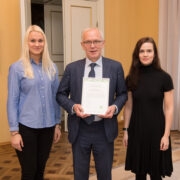 Eesti loomakaitse seltsi esindajad ja riigikogu esimees Eiki Nestor.