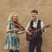 Pärimusmuusikat õppinud Eeva ja Villu Talsi teavad palju pärimuslugusid.