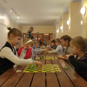 Pildil esiplaanil kõige nooremad ehk 1. klassi õpilased.