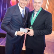 Suure tšeki üleandmine.