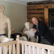 Kui Toomas Kokovkin 2014. aastal Hiiumaa muuseumi juhtida võttis, oli ta üsna optimistlik, nüüd teeb teda murelikuks, kust saada raha muuseumihoonete korrashoiuks.