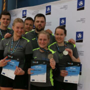 Hõbedavõistkonna mängijad (esireas vasakult) Mari Vahtra, Jaana Üksik ja Mirje Roasto, (tagareas vasakult) Jànis Kolosovskis, Erkki Kallas ja Tõnis Villmäe.