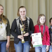 Emmaste edukad nutisportlased (vasakult) Aveliin Post, Kertu Liisa Põtter, Veronica Ellermäe ja Ott-Kristjan Kadakas.