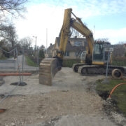 Tiigi tänavalt Vabaduse tänavale saamiseks tuli kopa ja ekskavaatori vahelt läbi pugeda.